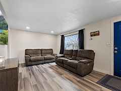 04-004_LIving Room